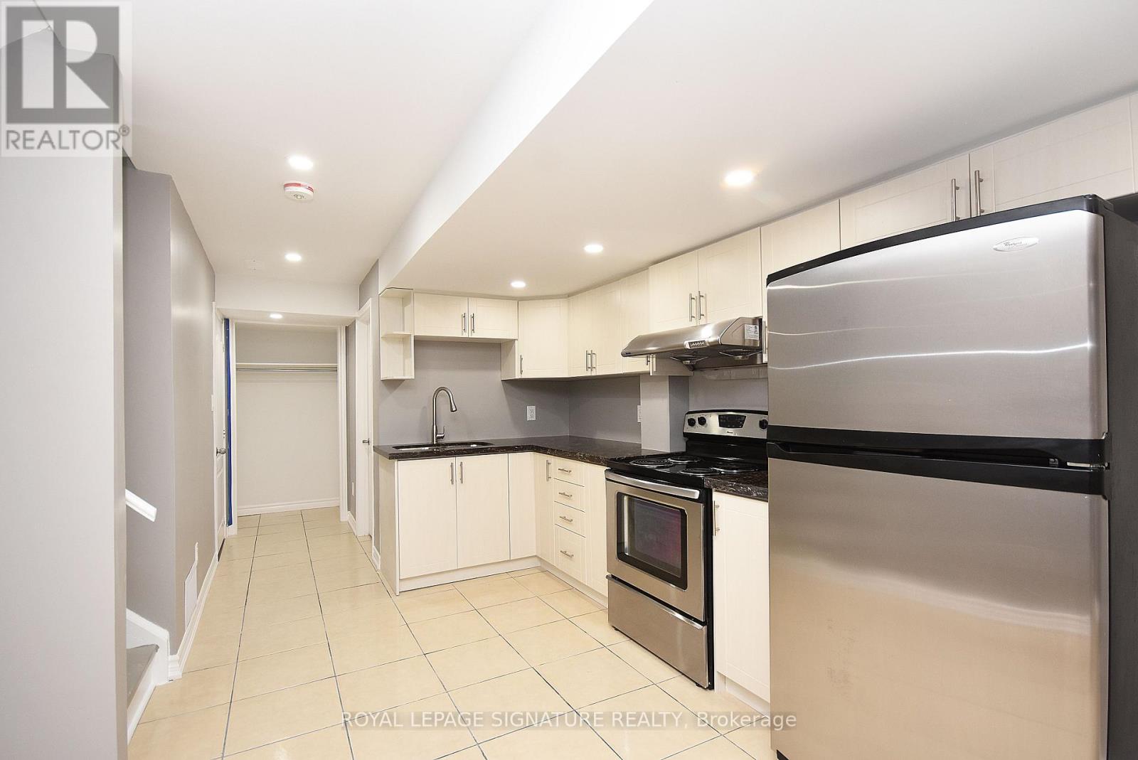 54 Palleschi Drive, Brampton, Ontario  L6P 2R9 - Photo 9 - W12765474