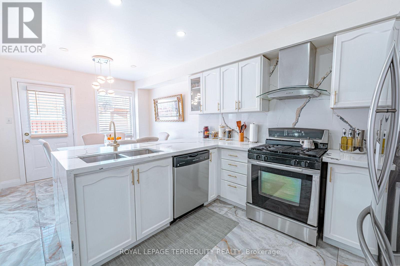 44 Iceberg Trail, Brampton (Sandringham-Wellington), Ontario  L6R 0J7 - Photo 10 - W12765478