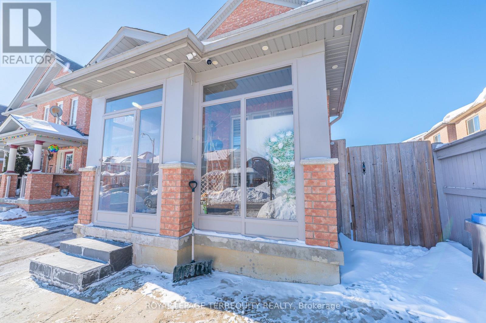 44 Iceberg Trail, Brampton (Sandringham-Wellington), Ontario  L6R 0J7 - Photo 3 - W12765478