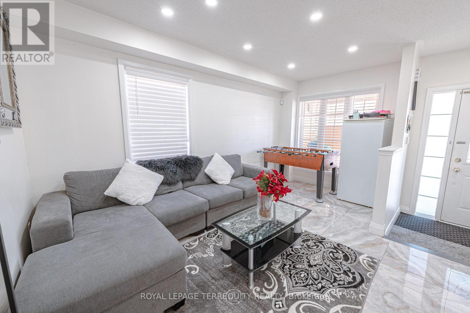 44 Iceberg Trail, Brampton (Sandringham-Wellington), Ontario  L6R 0J7 - Photo 8 - W12765478