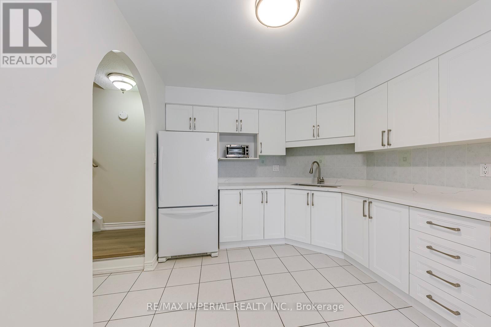 24 - 2035 South Millway Drive, Mississauga, Ontario  L5L 1R7 - Photo 6 - W12765498