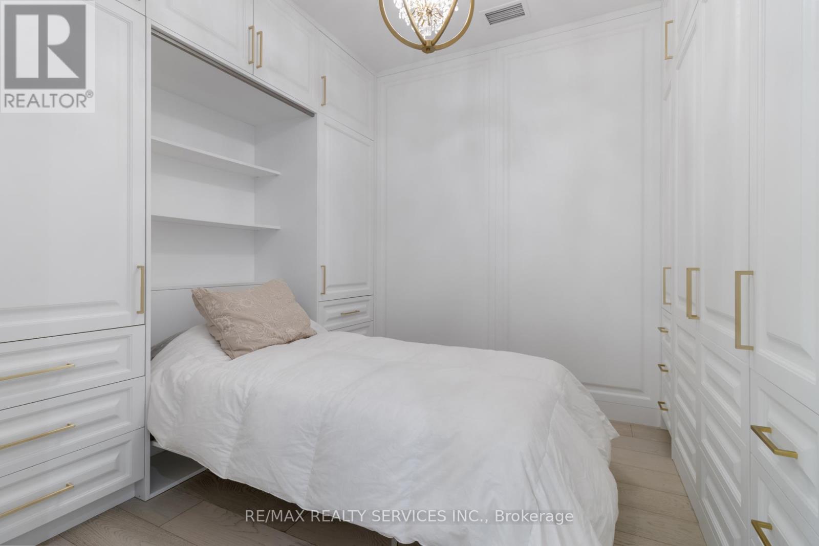 1003 - 111 Forsythe Street, Oakville, Ontario  L6K 3J9 - Photo 13 - W12765512