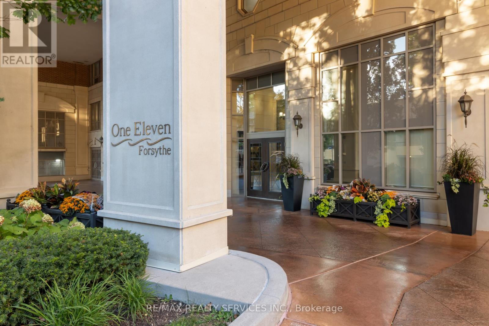 1003 - 111 Forsythe Street, Oakville, Ontario  L6K 3J9 - Photo 3 - W12765512