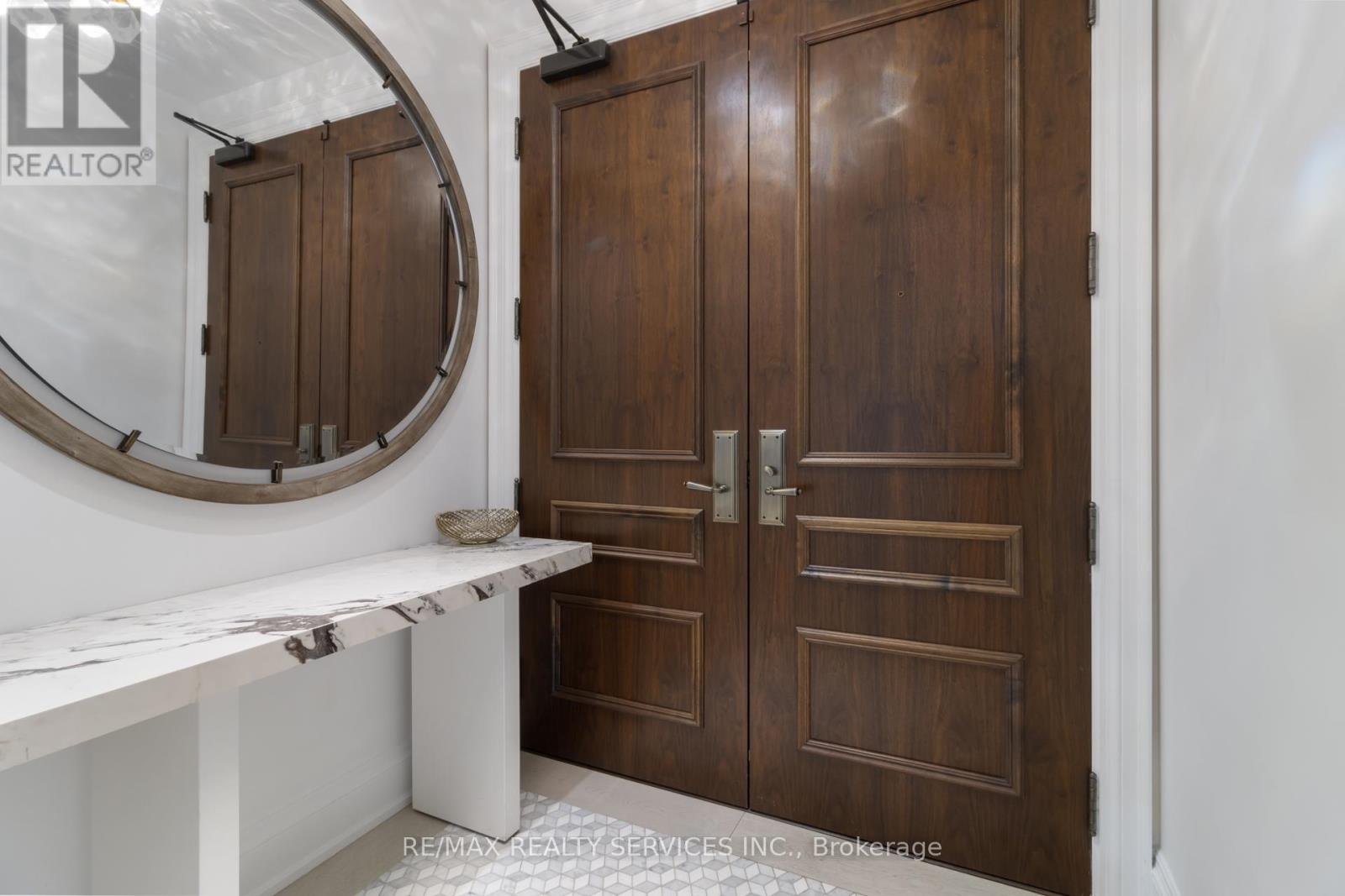 1003 - 111 Forsythe Street, Oakville, Ontario  L6K 3J9 - Photo 9 - W12765512