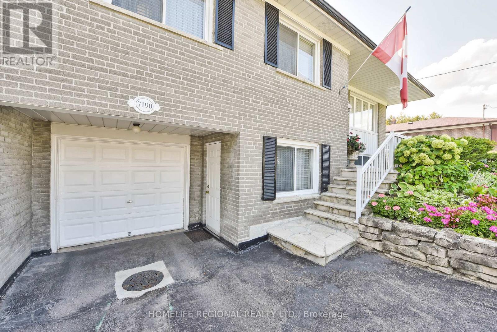 7190 Madiera Road, Mississauga, Ontario  L4T 3A8 - Photo 3 - W12765514