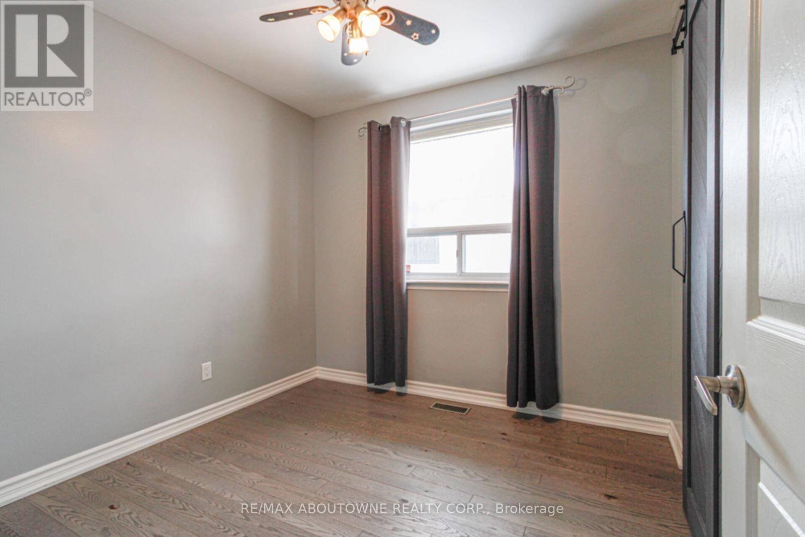 Main - 1601 Sandgate Crescent, Mississauga, Ontario  L5J 2E3 - Photo 17 - W12765552