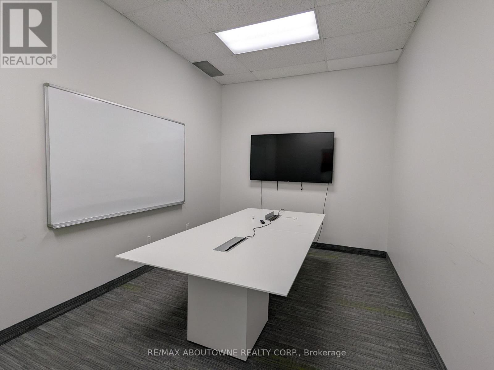 F7 - 1273 North Service Road, Oakville (Qe Queen Elizabeth), Ontario  L6H 1A7 - Photo 2 - W12765578