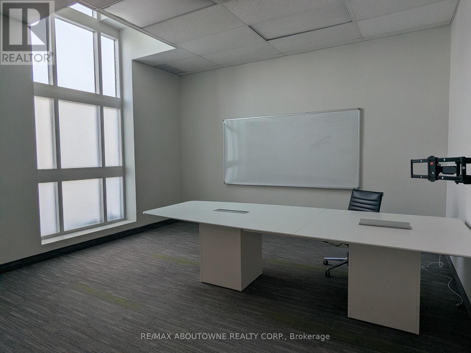 F7 - 1273 North Service Road, Oakville (Qe Queen Elizabeth), Ontario  L6H 1A7 - Photo 3 - W12765578