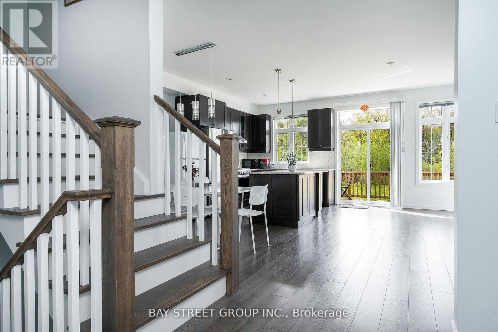 142 Yellow Birch Crescent, Blue Mountains, Ontario  L9Y 0R4 - Photo 3 - X12765468