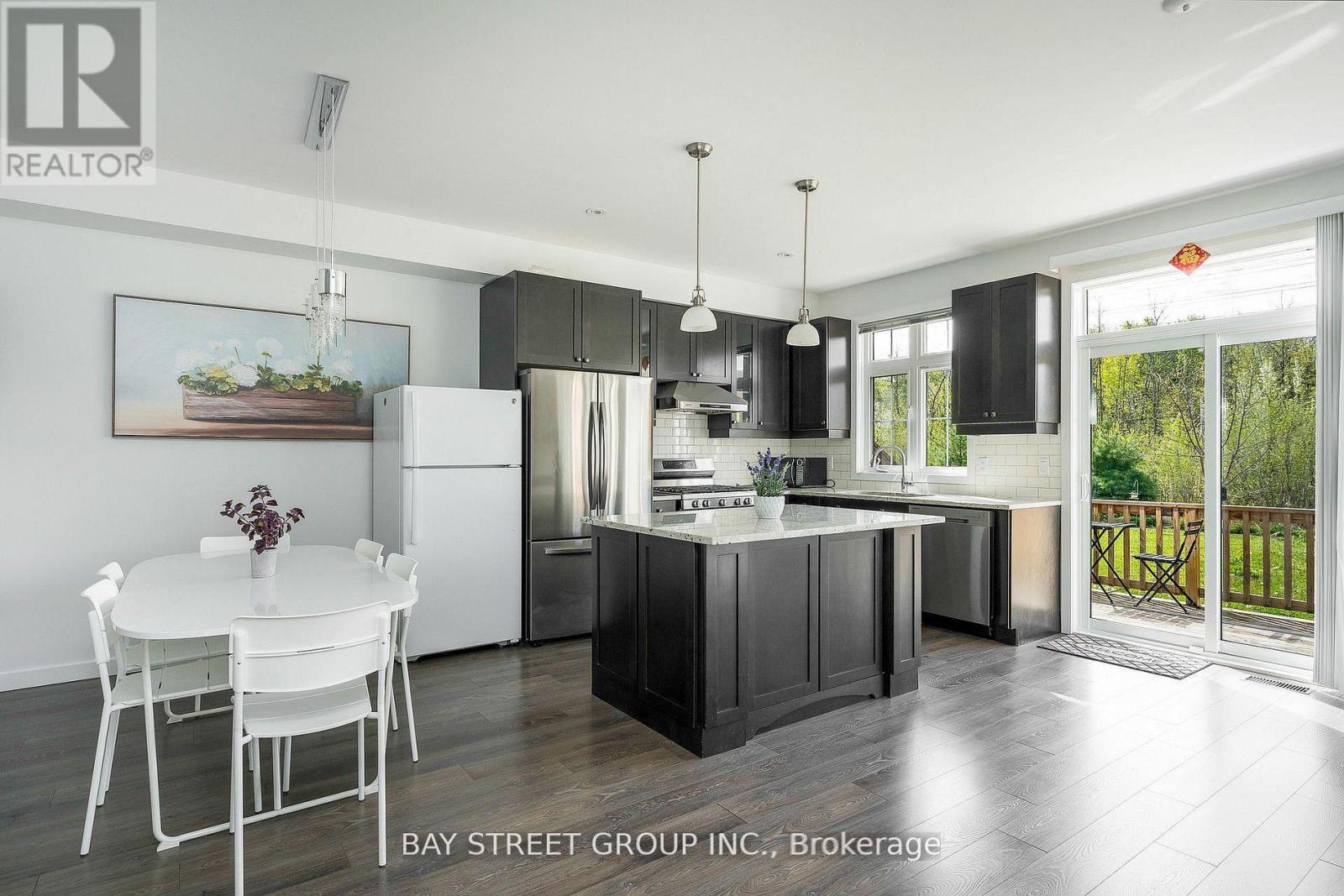 142 Yellow Birch Crescent, Blue Mountains, Ontario  L9Y 0R4 - Photo 7 - X12765468