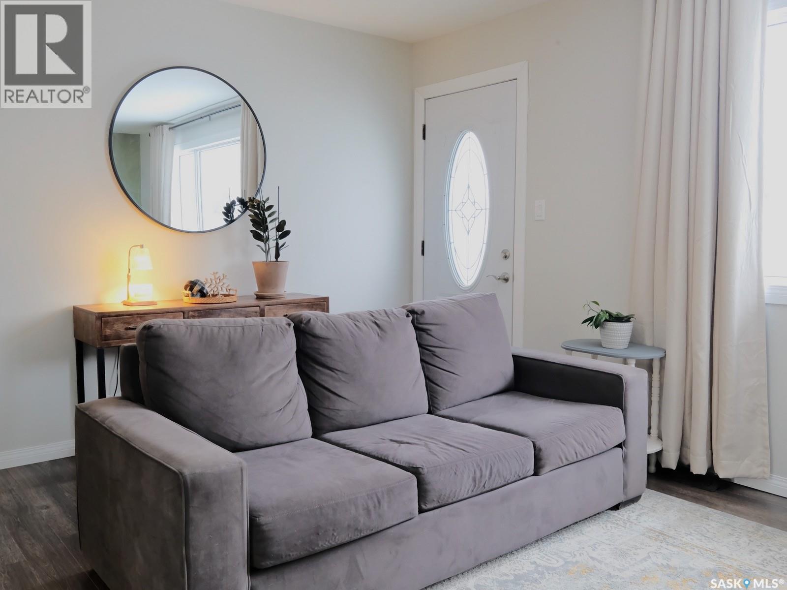 308 6th Avenue W, Rosetown, Saskatchewan  S0L 2V0 - Photo 3 - SK027954