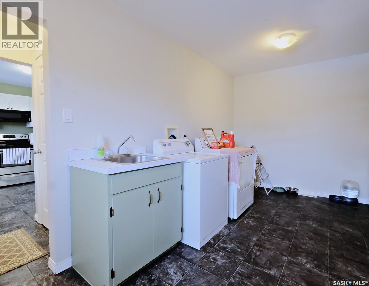 308 6th Avenue W, Rosetown, Saskatchewan  S0L 2V0 - Photo 36 - SK027954