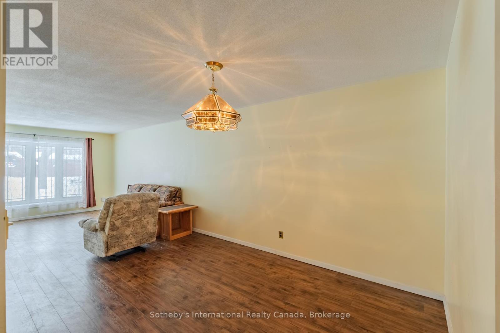 1128 Sylvania Drive, Mississauga (Applewood), Ontario  L4Y 2M1 - Photo 12 - W12765666