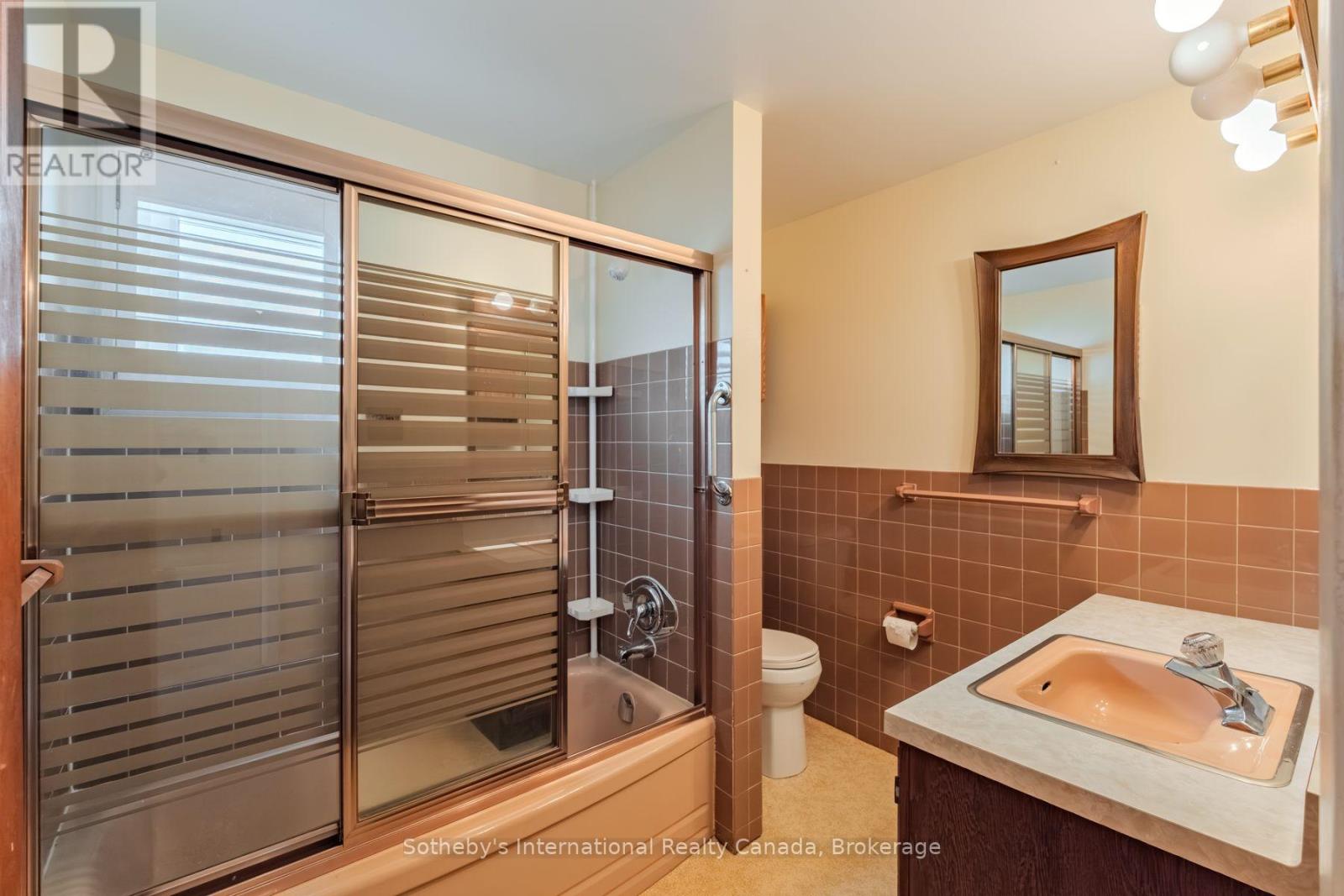 1128 Sylvania Drive, Mississauga (Applewood), Ontario  L4Y 2M1 - Photo 17 - W12765666