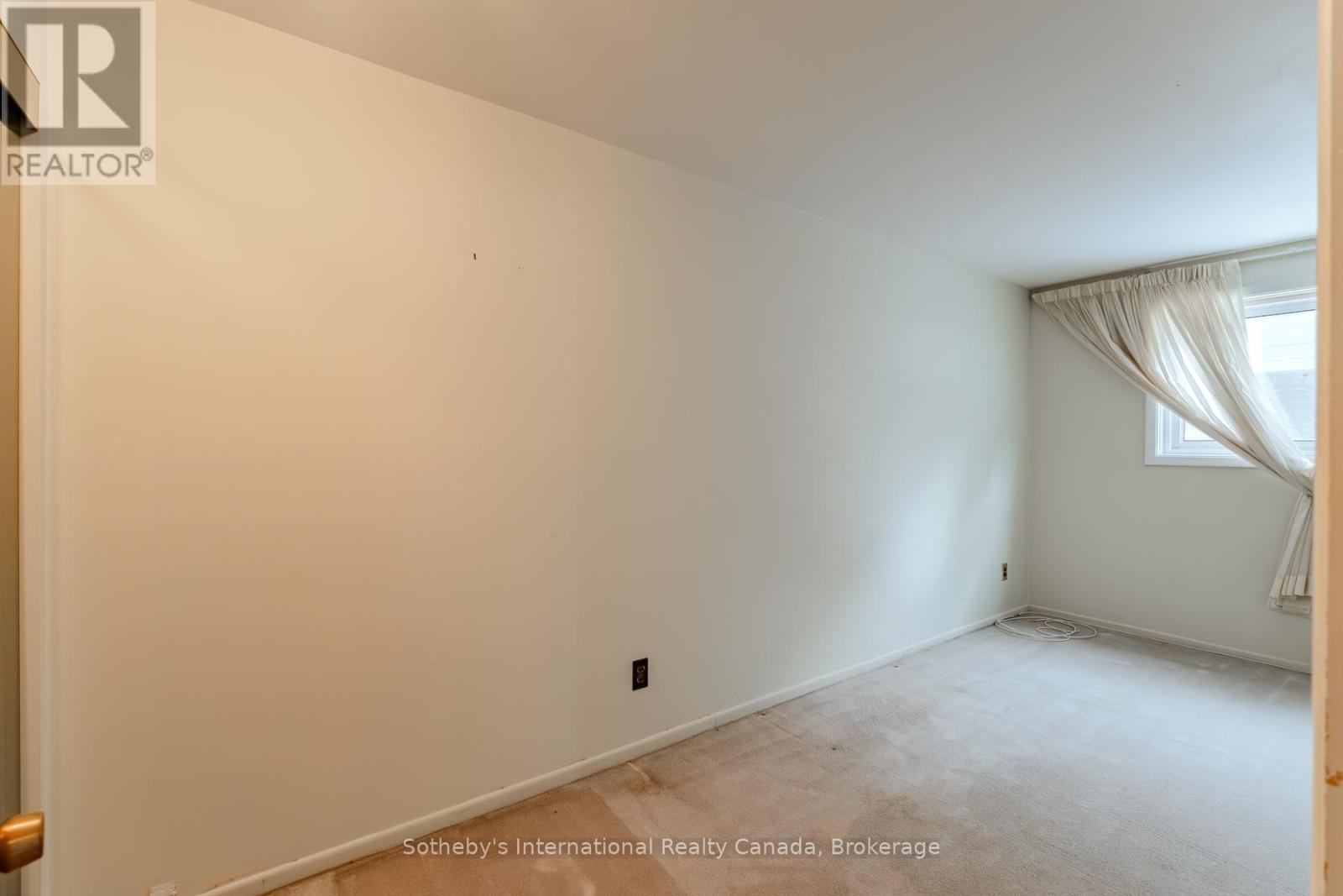 1128 Sylvania Drive, Mississauga (Applewood), Ontario  L4Y 2M1 - Photo 20 - W12765666