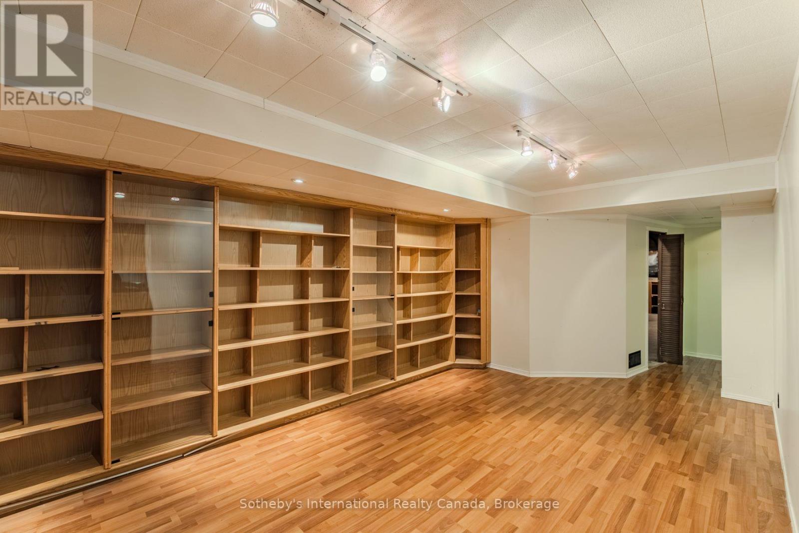 1128 Sylvania Drive, Mississauga (Applewood), Ontario  L4Y 2M1 - Photo 28 - W12765666