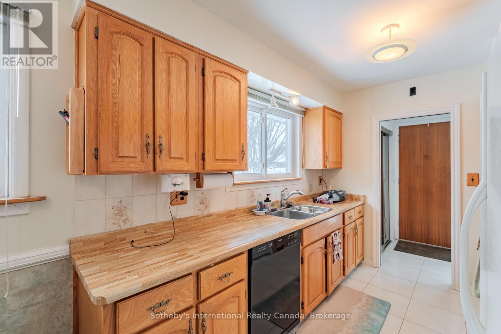 1128 Sylvania Drive, Mississauga (Applewood), Ontario  L4Y 2M1 - Photo 7 - W12765666