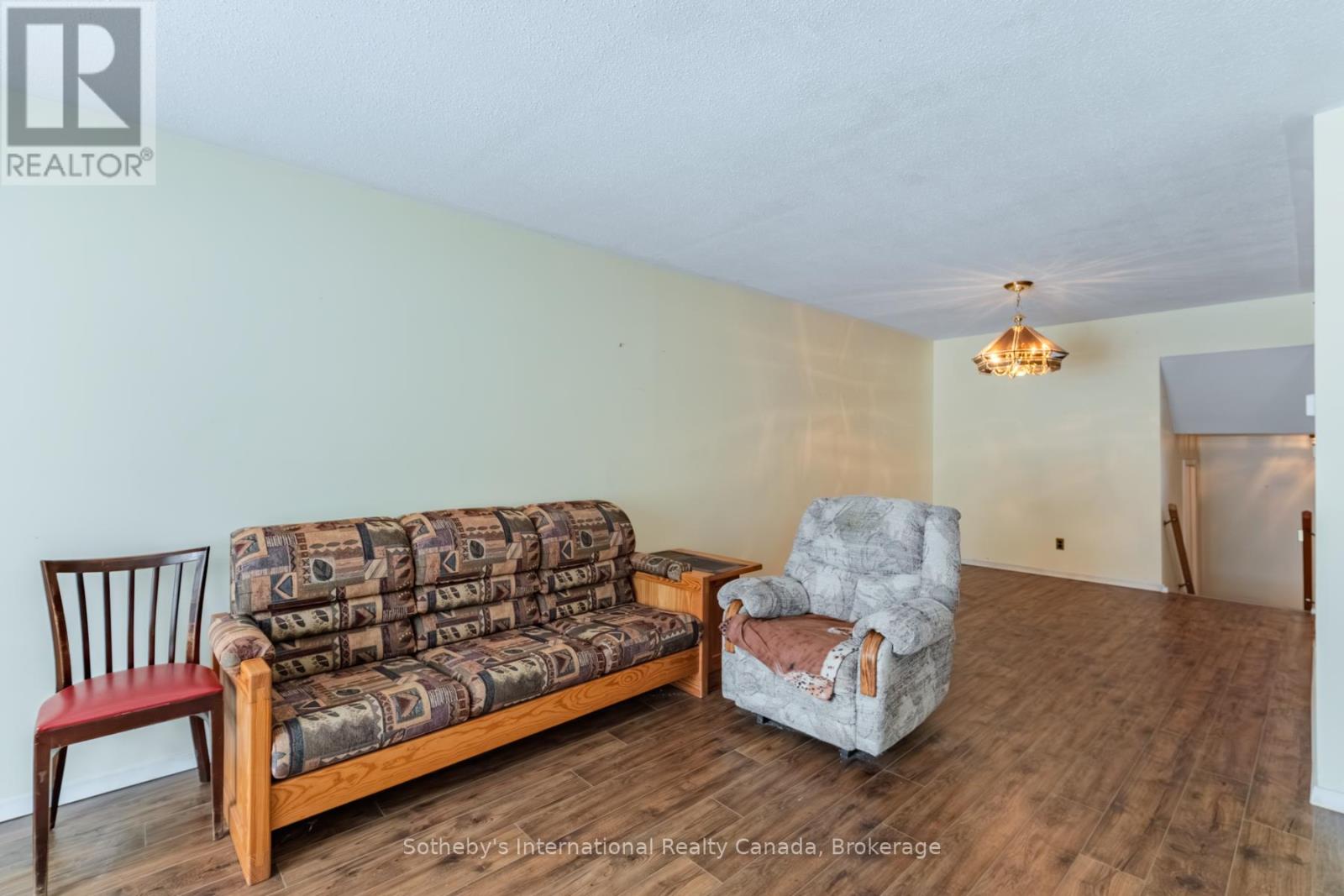 1128 Sylvania Drive, Mississauga (Applewood), Ontario  L4Y 2M1 - Photo 9 - W12765666