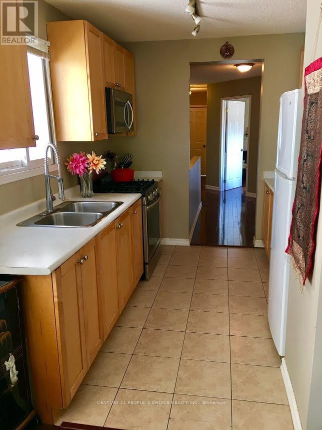 579 Northcliffe Boulevard E, Toronto, Ontario  M6E 3L6 - Photo 10 - C12765486