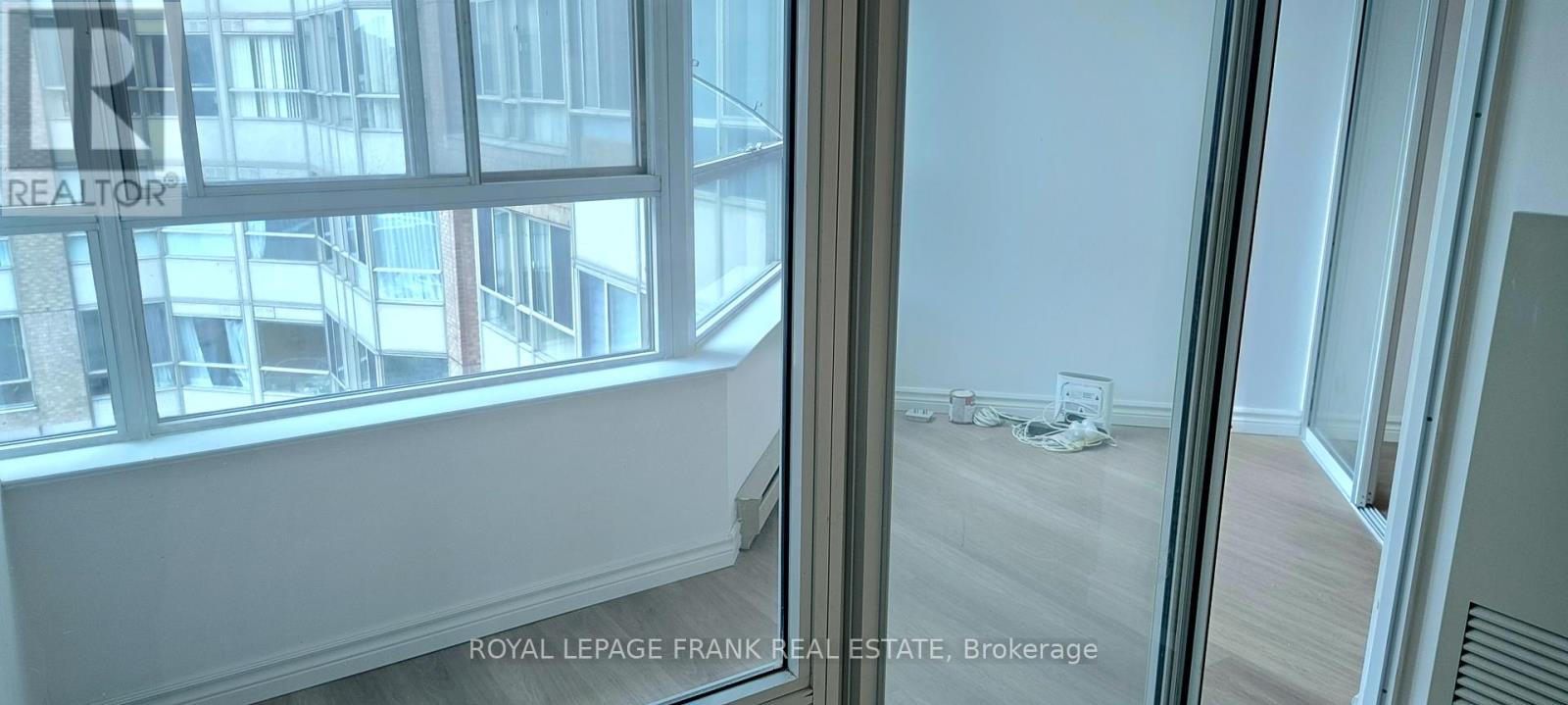 1702 - 717 Bay Street, Toronto (Bay Street Corridor), Ontario  M5G 2J9 - Photo 10 - C12765404