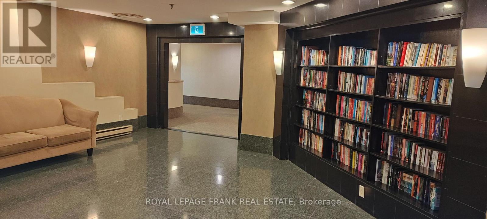 1702 - 717 Bay Street, Toronto (Bay Street Corridor), Ontario  M5G 2J9 - Photo 12 - C12765404