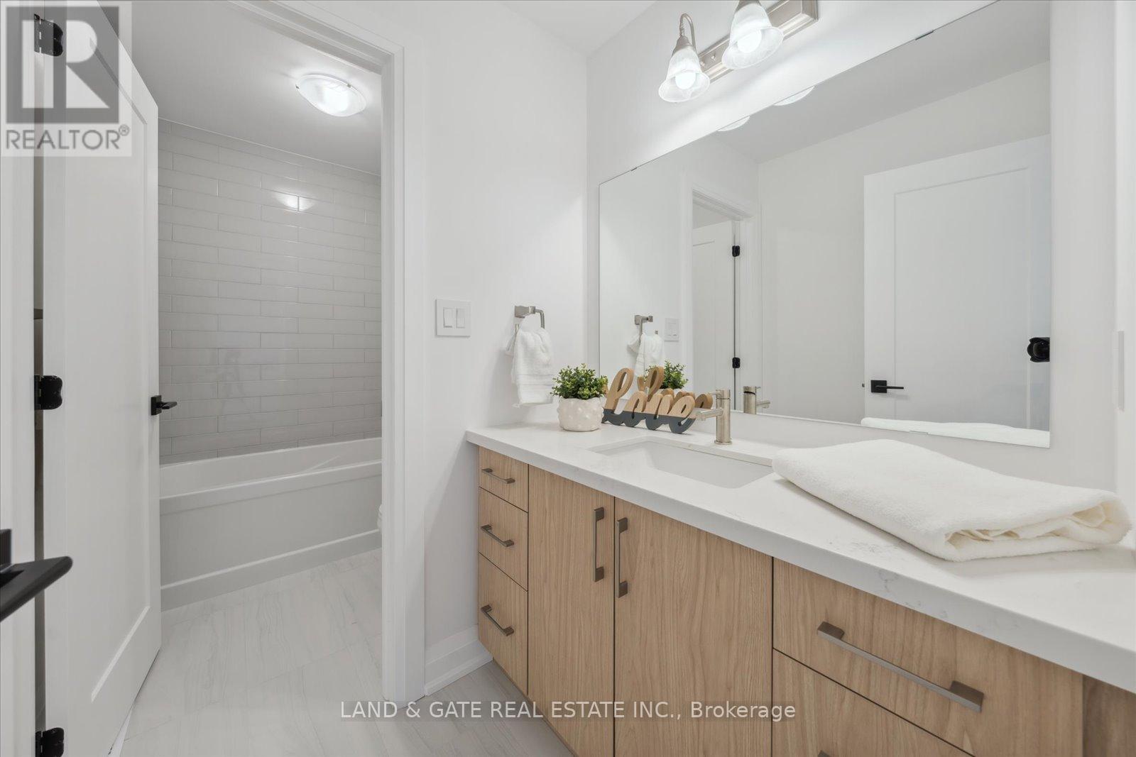 985 Queensdale Avenue, Oshawa (Donevan), Ontario  L1H 1H4 - Photo 44 - E12765652