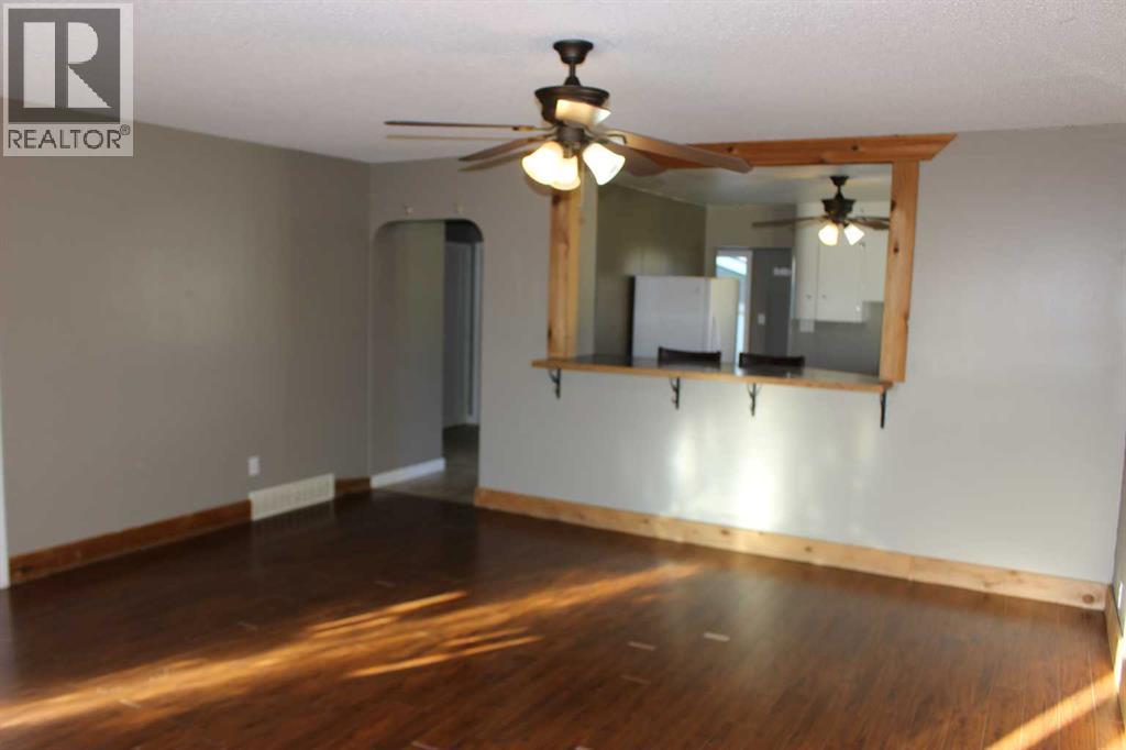 526 Highway Avenue, Picture Butte, Alberta  T0K 1V0 - Photo 3 - A2275250