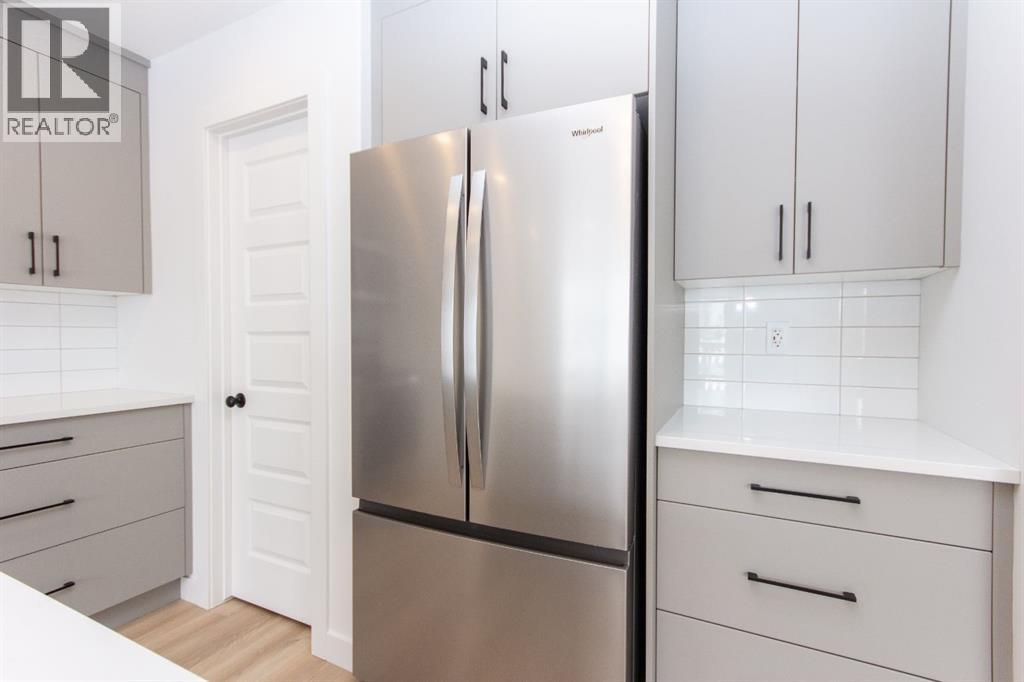 12 Trinity Street, Lacombe, Alberta  T4L 0L1 - Photo 7 - A2282020