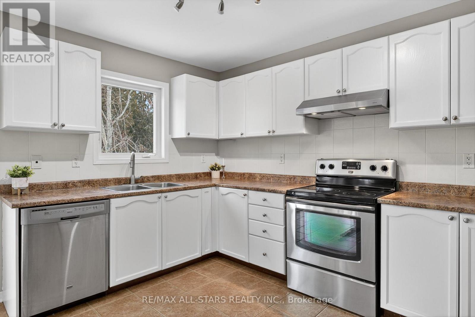 50 Cook Street, Kawartha Lakes (Lindsay), Ontario  K9V 0C6 - Photo 11 - X12765720