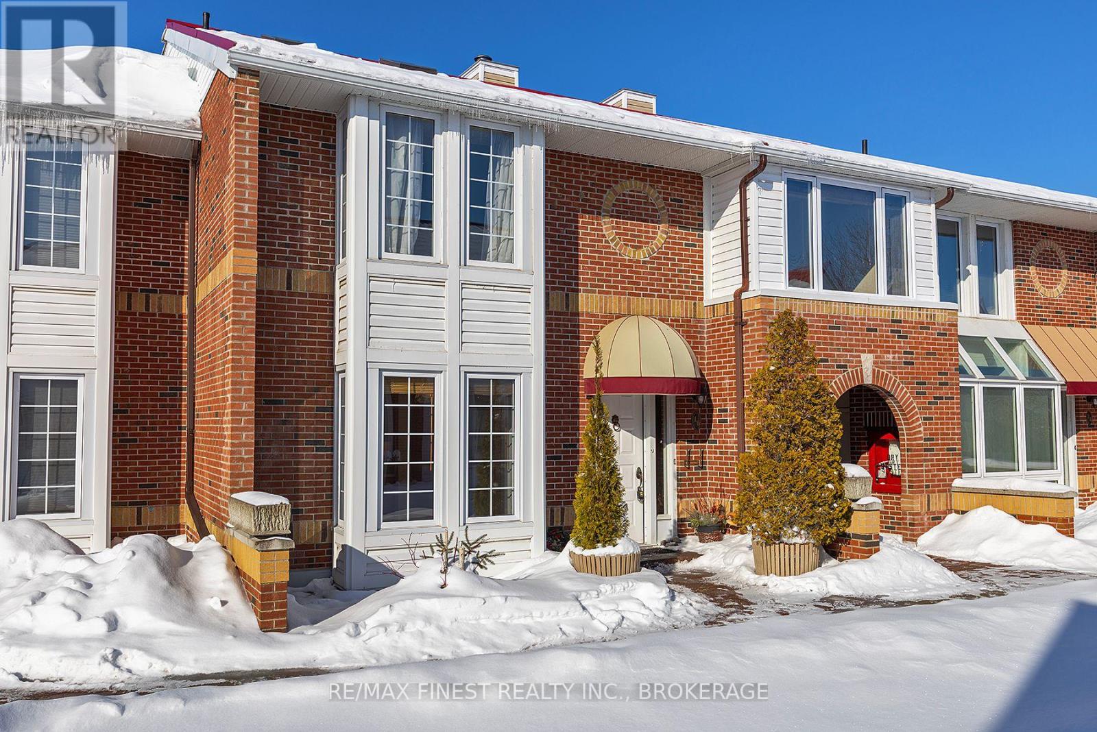 16 - 1 Place D'armes, Kingston (East Of Sir John A. Blvd), Ontario  K7K 6R8 - Photo 2 - X12765780
