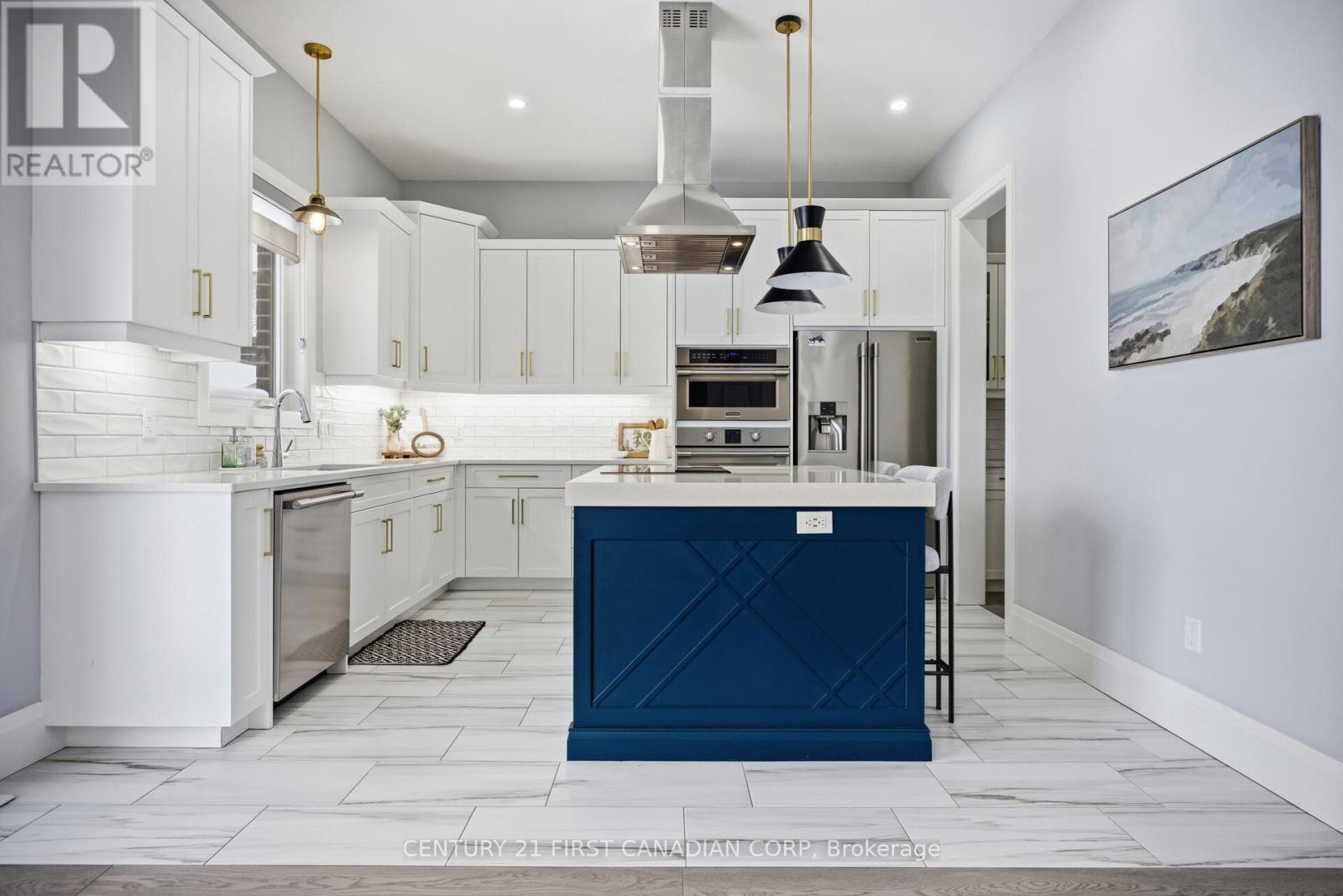 Photo 12 of 39 for 108 Watts Drive