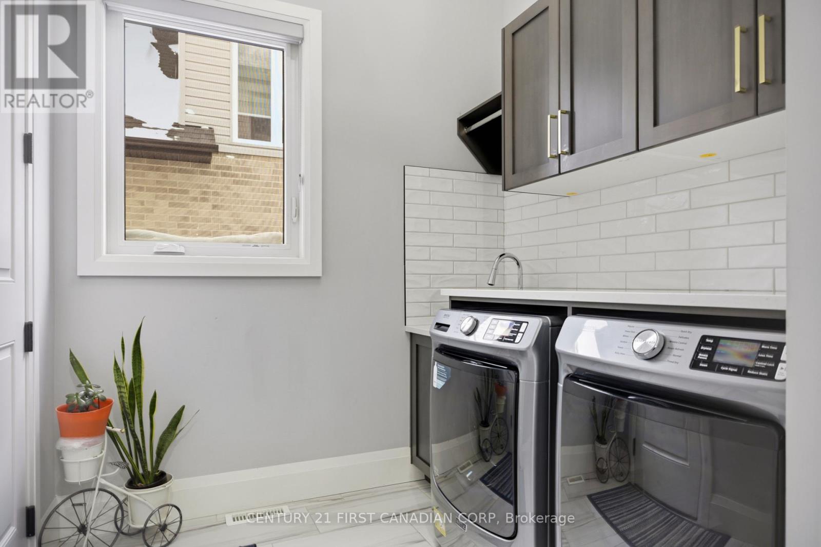 108 Watts Drive, Lucan Biddulph (Lucan), Ontario  N0M 2J0 - Photo 18 - X12765628