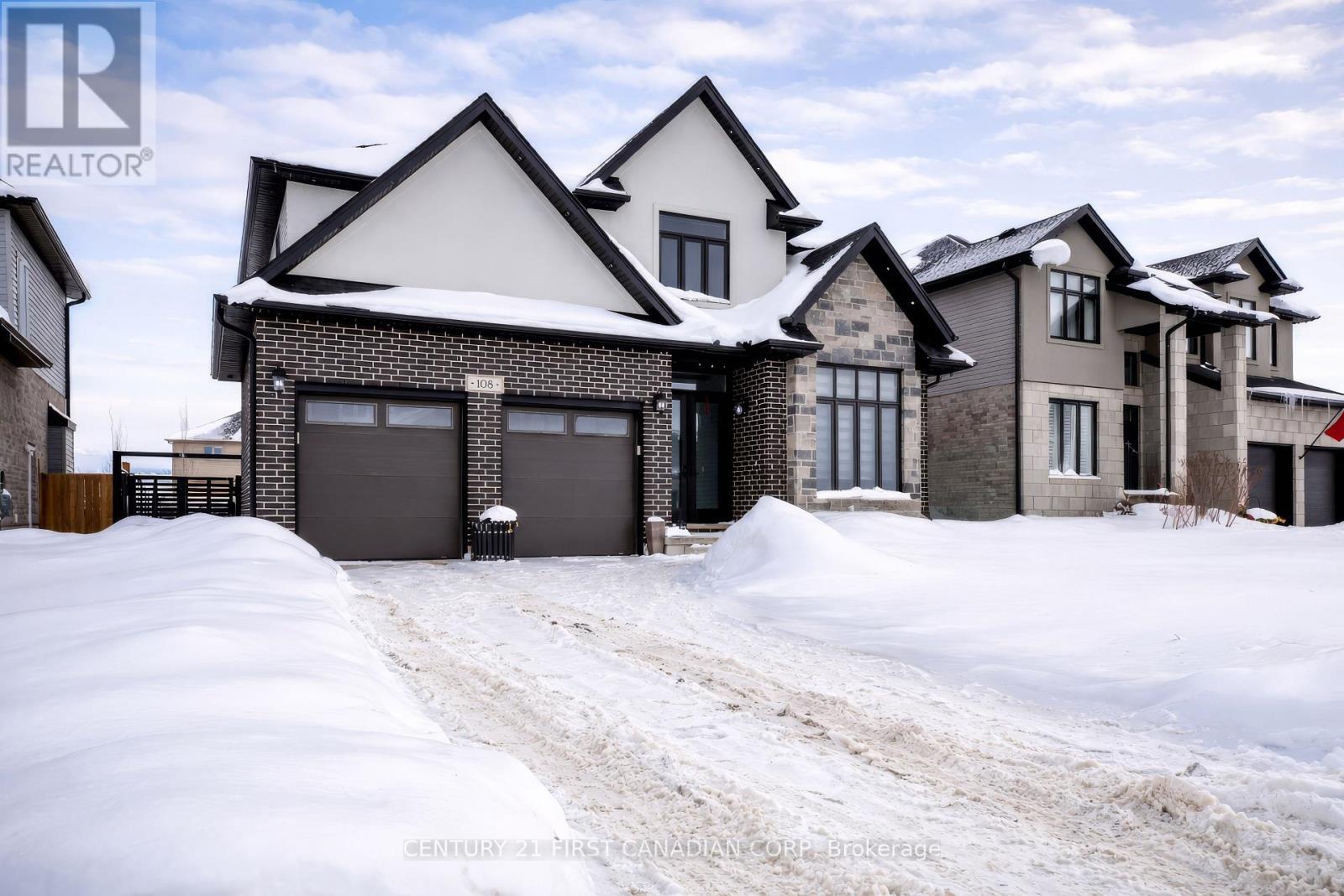 108 Watts Drive, Lucan Biddulph (Lucan), Ontario  N0M 2J0 - Photo 4 - X12765628