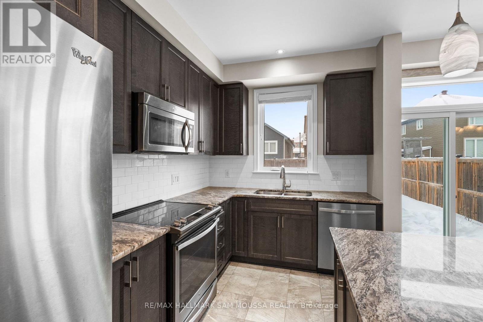 371 Warmstone Drive, Ottawa, Ontario  K2S 0W5 - Photo 13 - X12765676