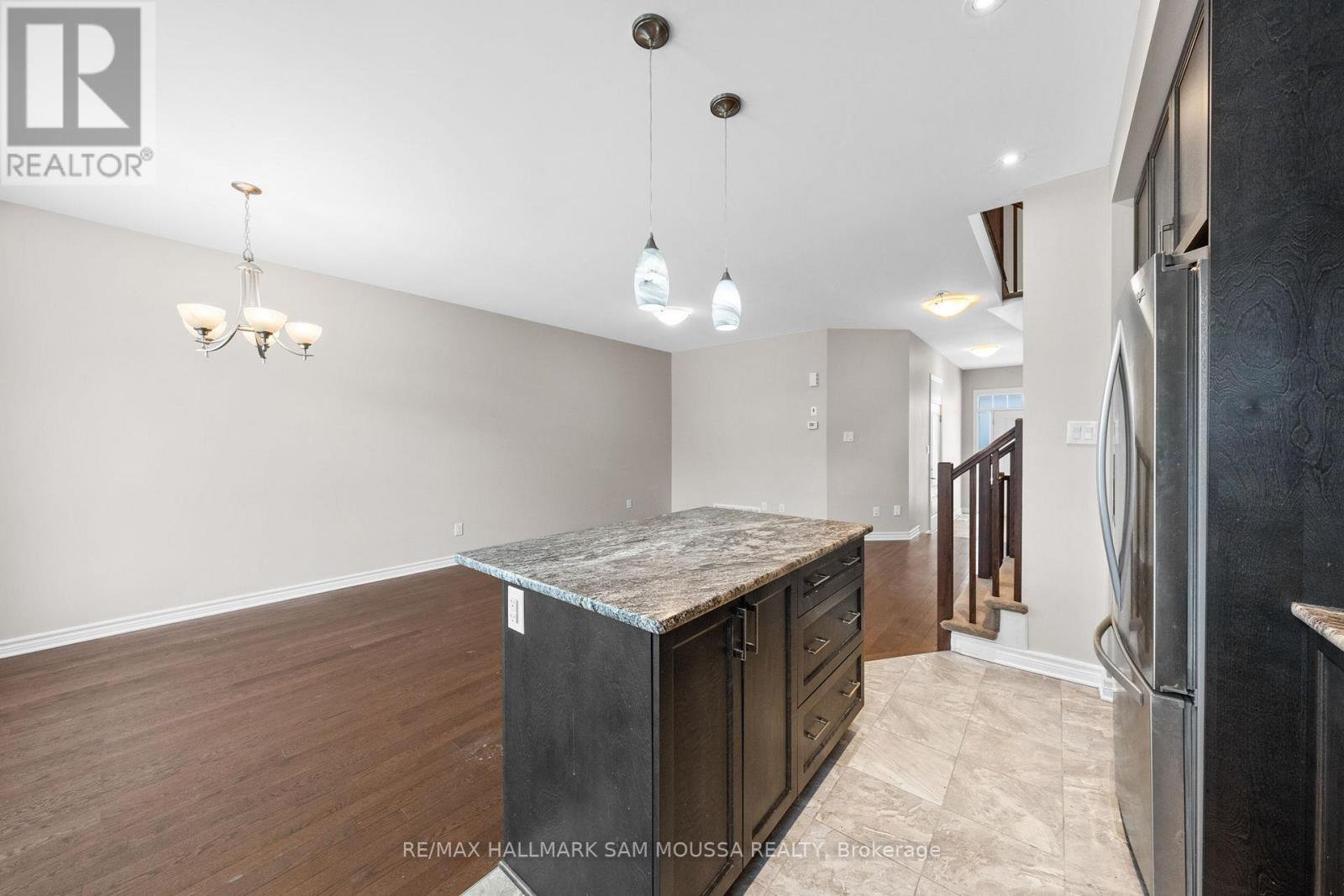 371 Warmstone Drive, Ottawa, Ontario  K2S 0W5 - Photo 15 - X12765676