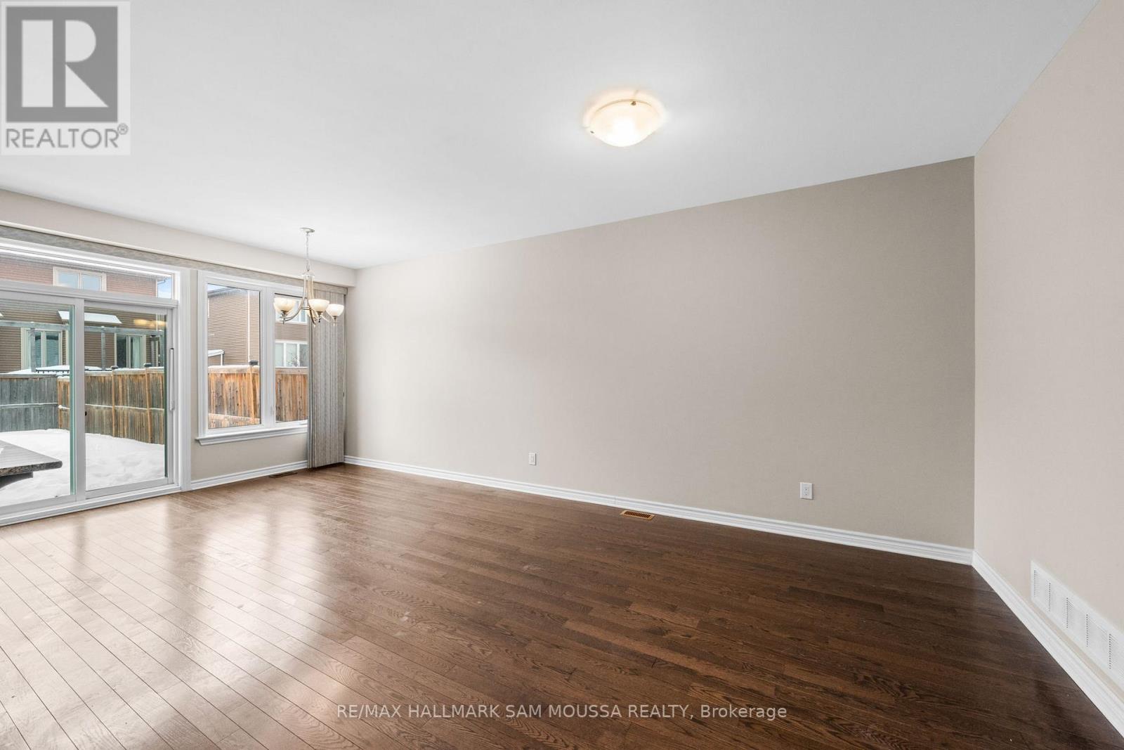 371 Warmstone Drive, Ottawa, Ontario  K2S 0W5 - Photo 8 - X12765676