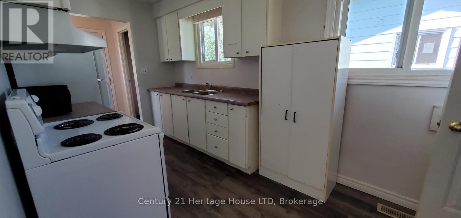 542 First Avenue N, Welland, Ontario  L3C 1Z3 - Photo 6 - X12765762