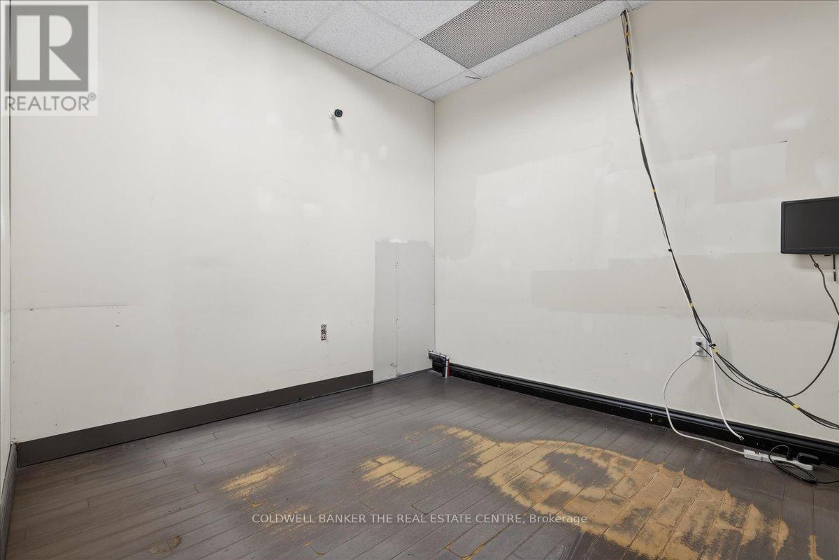 110 Main Street S, Newmarket, Ontario  L3Y 3Y7 - Photo 12 - N12729030