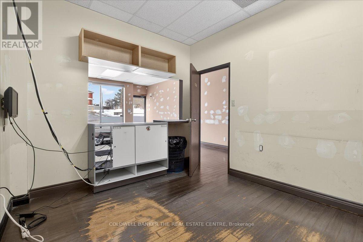 110 Main Street S, Newmarket, Ontario  L3Y 3Y7 - Photo 14 - N12729030