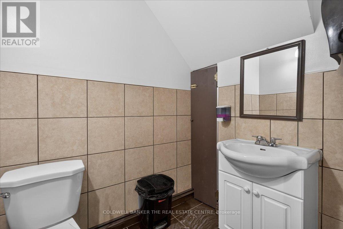 110 Main Street S, Newmarket, Ontario  L3Y 3Y7 - Photo 21 - N12729030