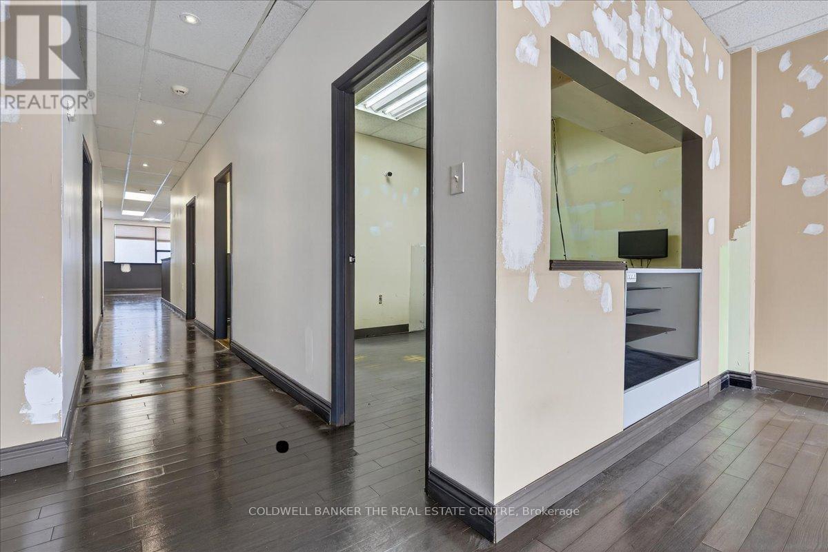 110 Main Street S, Newmarket, Ontario  L3Y 3Y7 - Photo 11 - N12729030