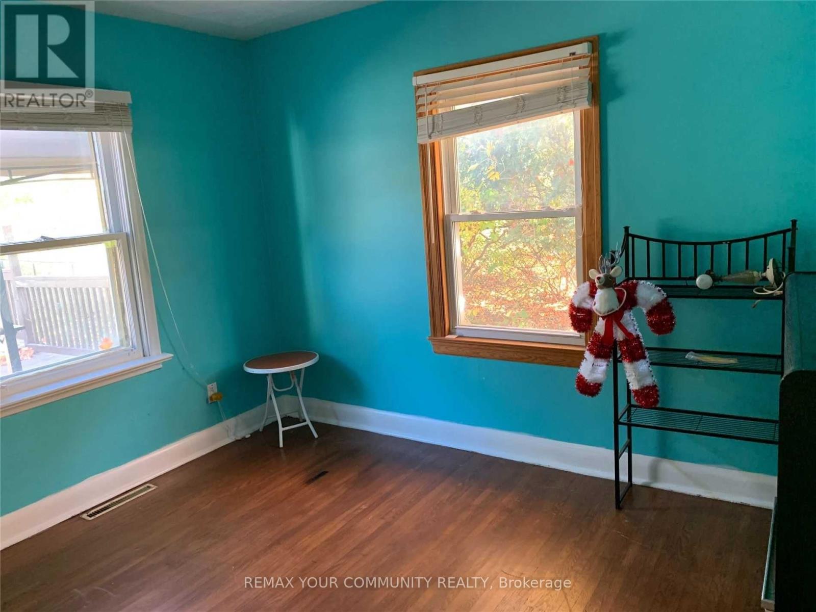 973 Davis Drive, Newmarket, Ontario  L3Y 2R7 - Photo 5 - N12745142