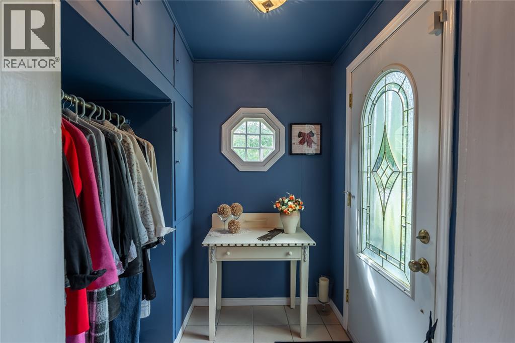 438 Emmeline Street, Petrolia, Ontario  N0N 1R0 - Photo 2 - 26002754