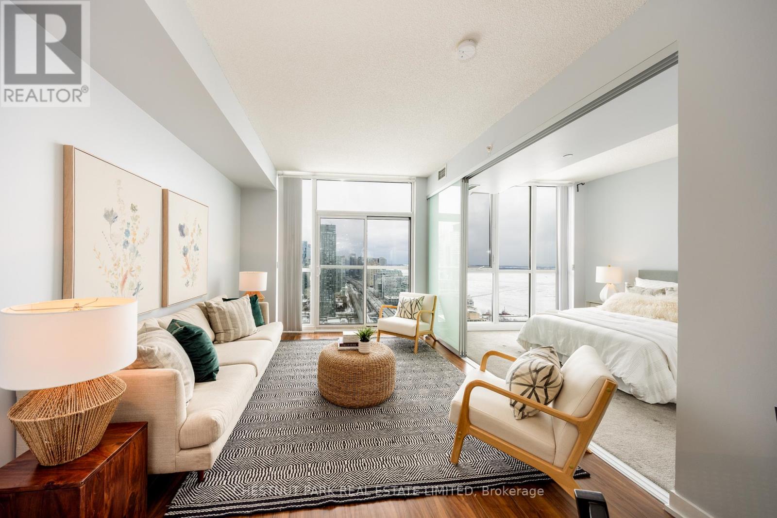 3903 - 75 Queens Wharf Road, Toronto, Ontario  M5V 0J8 - Photo 7 - C12765606