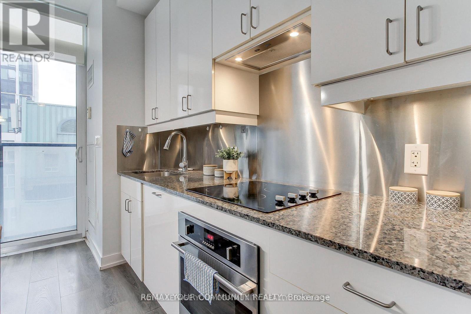 1002 - 426 University Avenue, Toronto, Ontario  M5G 1S9 - Photo 7 - C12765686