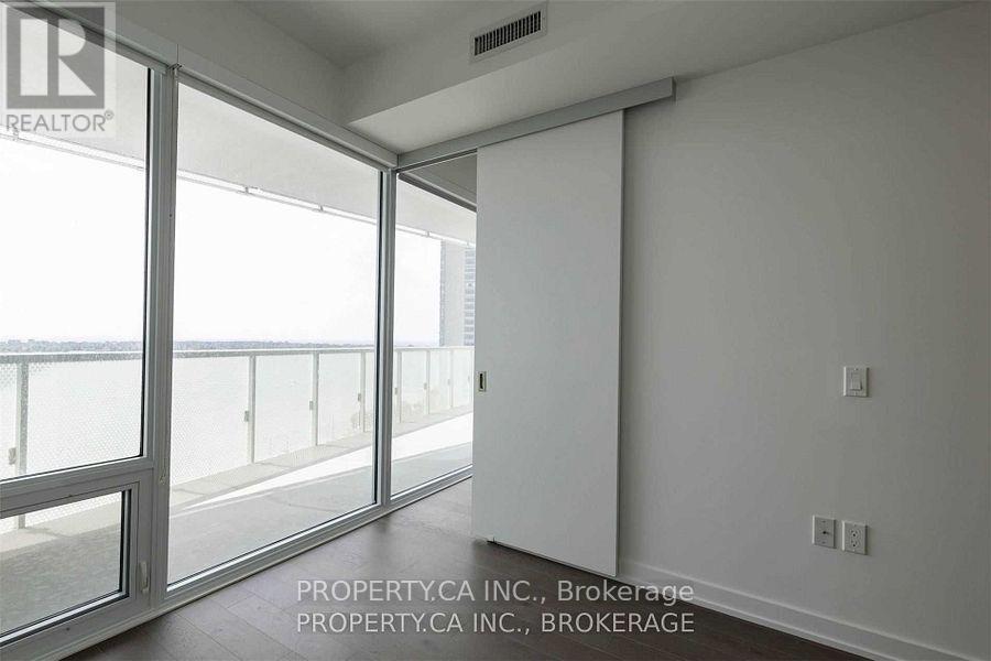 1803 - 15 Queens Quay E, Toronto, Ontario  M5E 0C5 - Photo 14 - C12765736