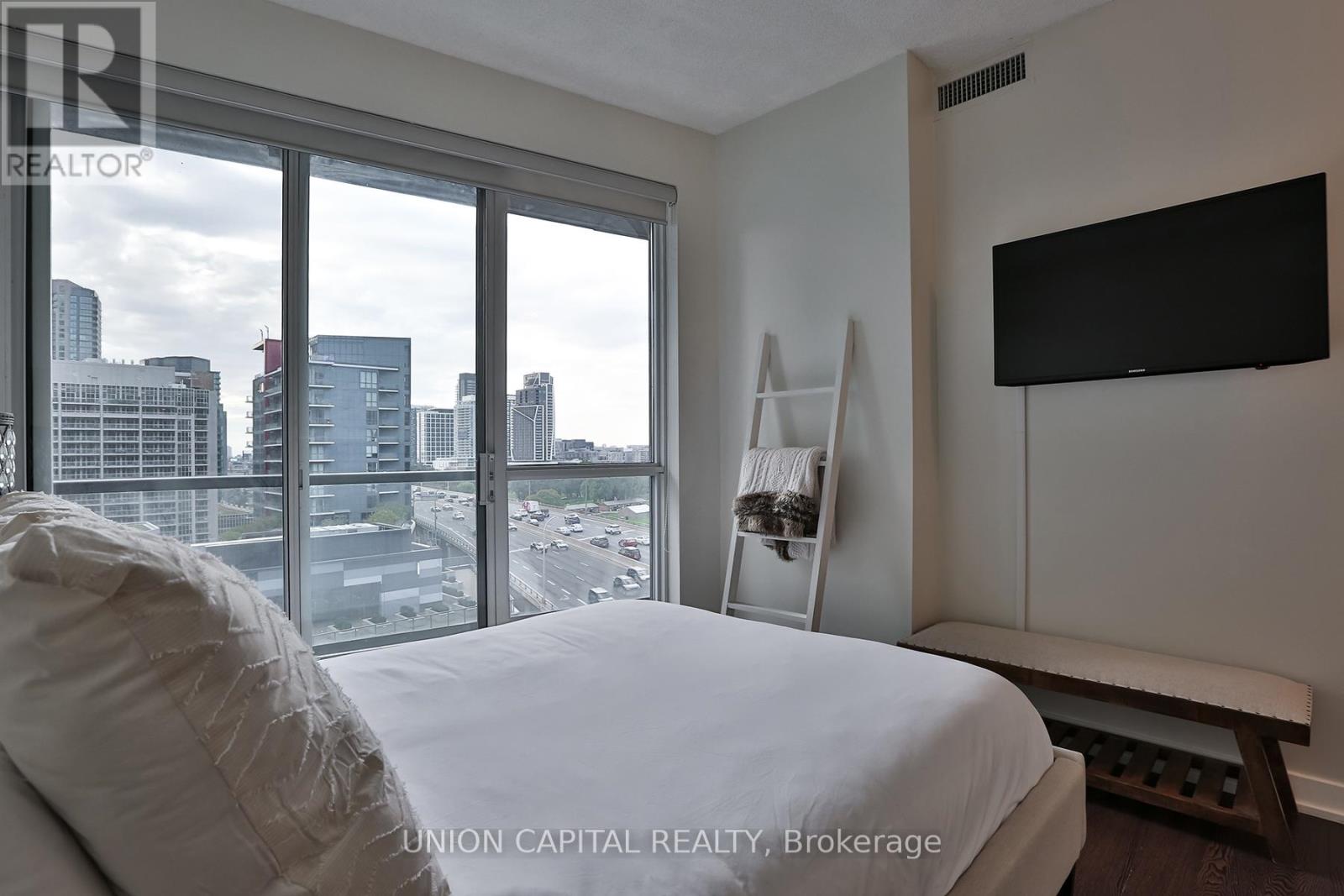 1103 - 20 Bruyeres Mews, Toronto (Niagara), Ontario  M5V 0G8 - Photo 22 - C12765756