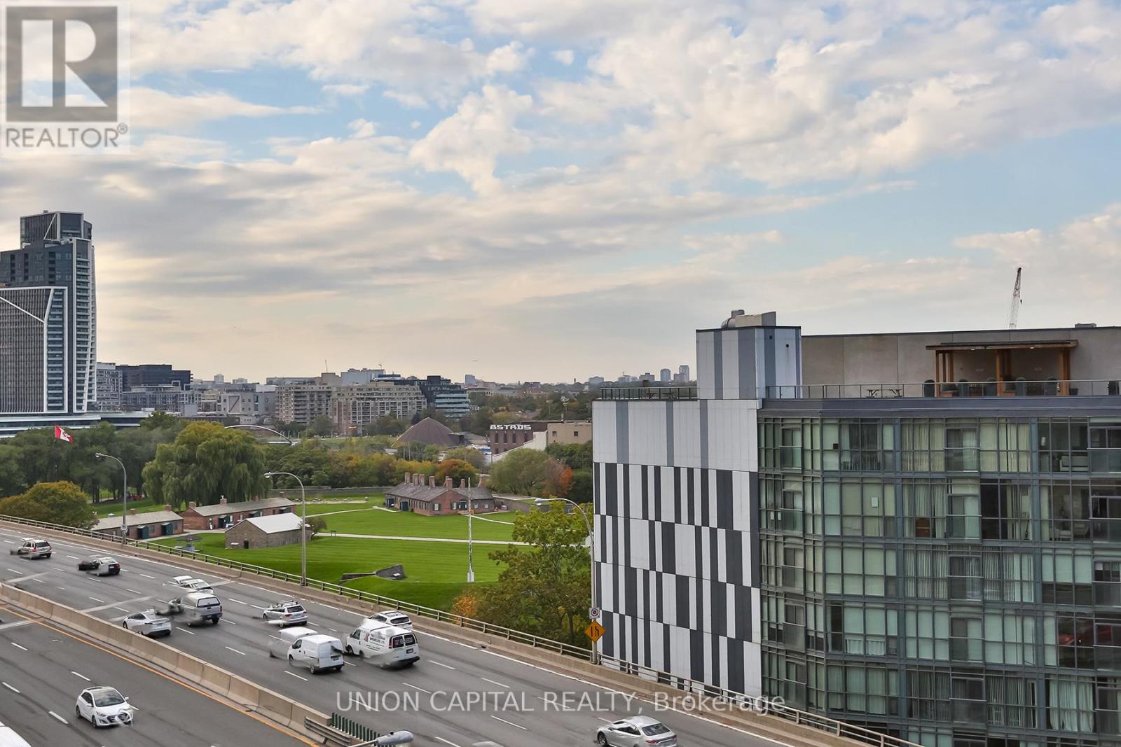 1103 - 20 Bruyeres Mews, Toronto (Niagara), Ontario  M5V 0G8 - Photo 4 - C12765756