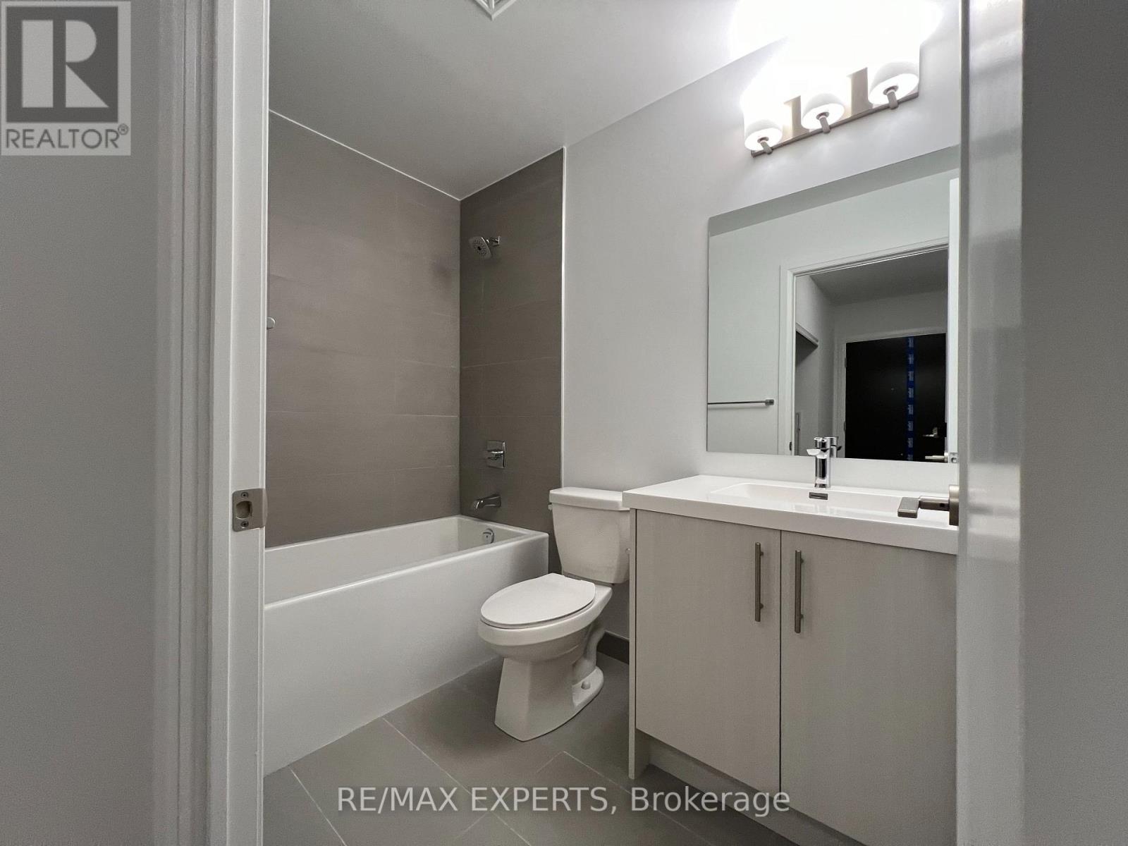 413 - 286 Main Street, Toronto, Ontario  M4C 0B3 - Photo 5 - E12765678