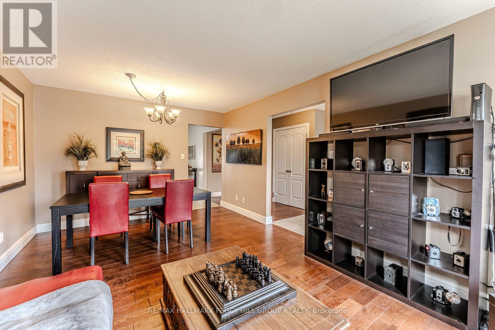 122 Fletcher Street, Bradford West Gwillimbury (Bradford), Ontario  L3Z 2Y9 - Photo 2 - N12765648